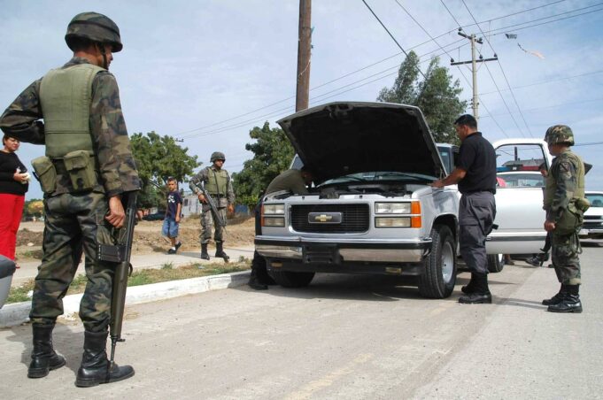 Arrestan a 10 personas en México por crimen organizado en Sinaloa Arrestan a 10 personas en México por crimen organizado en Sinaloa