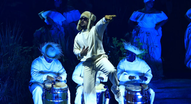 Bad Bunny y Vibee lanzan experiencia inmersiva ‘Seguimo’ Aquí’ en San Juan Bad Bunny y Vibee lanzan experiencia inmersiva 'Seguimo' Aquí' en San Juan