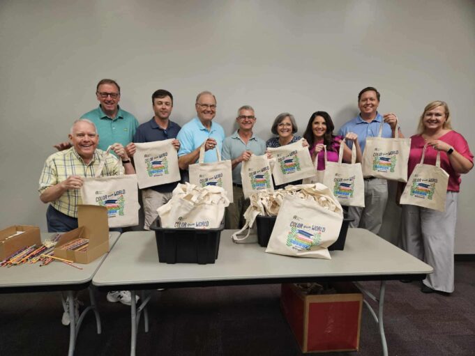 Club Kiwanis y Biblioteca Homewood se unen para ayudar a niños Club Kiwanis y Biblioteca Homewood se unen para ayudar a niños