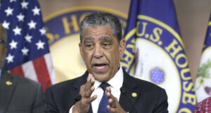 Congresistas demandan a Trump por negar acceso a centros migrantes Congresistas demandan a Trump por negar acceso a centros migrantes