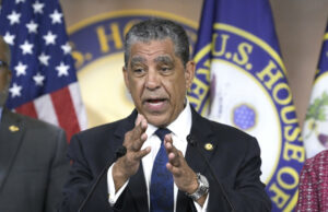 Congresistas demandan a Trump por negar acceso a centros migrantes Congresistas demandan a Trump por negar acceso a centros migrantes