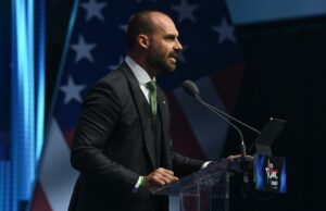 Corte Suprema de Brasil bloquea cuentas bancarias del hijo de Bolsonaro Corte Suprema de Brasil bloquea cuentas bancarias del hijo de Bolsonaro