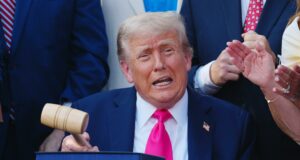 Empresa de Trump lanza streaming patriótico con premios para usuarios frecuentes y activos Empresa de Trump lanza streaming patriótico con premios para usuarios frecuentes y activos