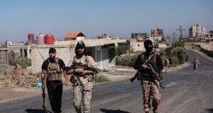 Evacúan 1.500 beduinos cercados en Siria tras tensa calma y alto fuego Evacúan 1.500 beduinos cercados en Siria tras tensa calma y alto fuego