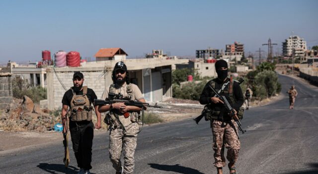 Evacúan 1.500 beduinos cercados en Siria tras tensa calma y alto fuego Evacúan 1.500 beduinos cercados en Siria tras tensa calma y alto fuego