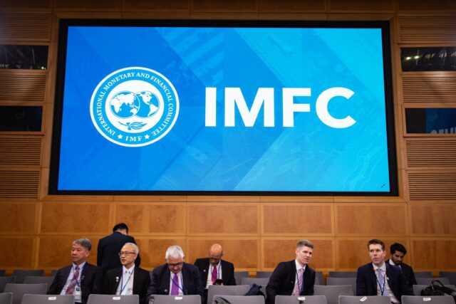 FMI aprueba desembolso inmediato de 2.000 millones de dólares para Argentina