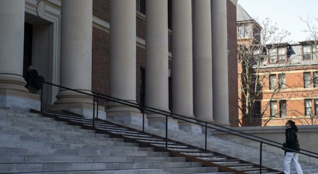 Harvard cerrará oficinas de diversidad tras exigencia de Trump y presión política Harvard cerrará oficinas de diversidad tras exigencia de Trump y presión política
