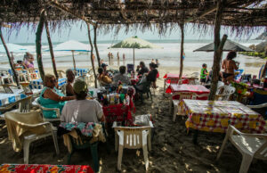 Hoteleros del sur de México trabajan para reactivar turismo tras huracanes Hoteleros del sur de México trabajan para reactivar turismo tras huracanes