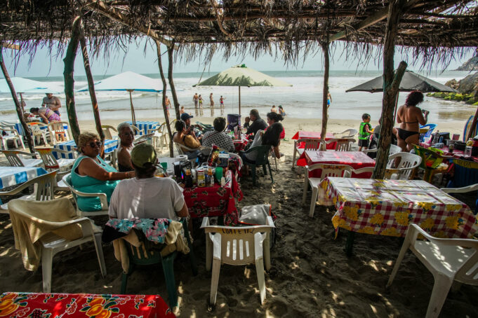 Hoteleros del sur de México trabajan para reactivar turismo tras huracanes Hoteleros del sur de México trabajan para reactivar turismo tras huracanes