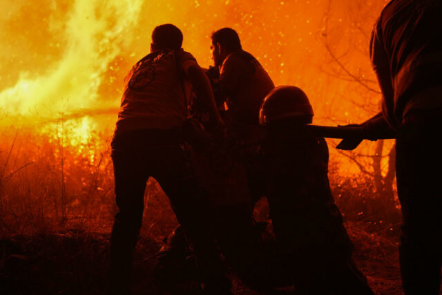 Incendios en Siria arrasan 14.000 hectáreas y continúan por sexto día