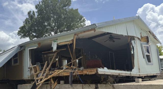 Inundaciones en Texas dejan 133 muertos y más de cien desaparecidos Inundaciones en Texas dejan 133 muertos y más de cien desaparecidos