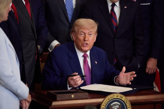 Juez anula prohibición de Trump que impedía solicitar asilo en la frontera