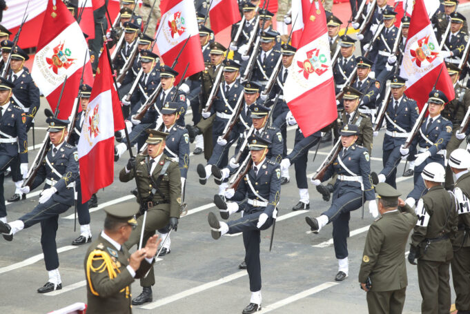 Perú celebra 204 años de independencia con gran despliegue militar y artístico Perú celebra 204 años de independencia con gran despliegue militar y artístico