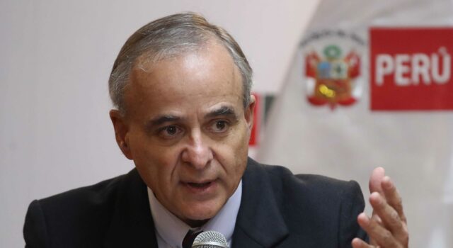 Perú puede producir 400.000 barriles diarios de petróleo, según ministro Perú puede producir 400.000 barriles diarios de petróleo, según ministro