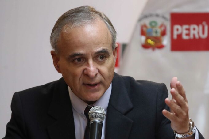 Perú puede producir 400.000 barriles diarios de petróleo, según ministro Perú puede producir 400.000 barriles diarios de petróleo, según ministro