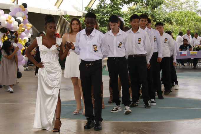 Primeras graduaciones de niños y adolescentes migrantes en escuelas del sur de México Primeras graduaciones de niños y adolescentes migrantes en escuelas del sur de México