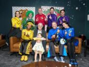 Robert De Niro presenta a su hijo al movimiento infantil de papás Robert De Niro presenta a su hijo al movimiento infantil de papás