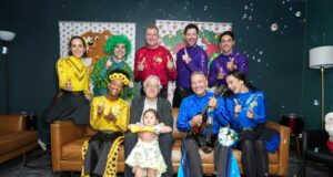 Robert De Niro presenta a su hijo al movimiento infantil de papás Robert De Niro presenta a su hijo al movimiento infantil de papás