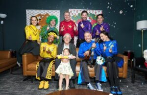 Robert De Niro presenta a su hijo al movimiento infantil de papás Robert De Niro presenta a su hijo al movimiento infantil de papás