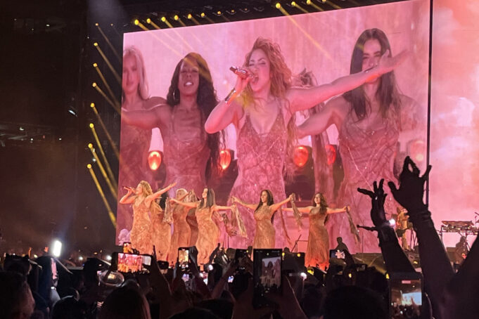 Shakira batió récord de ventas en Uruguay y anunció un segundo concierto Shakira batió récord de ventas en Uruguay y anunció un segundo concierto