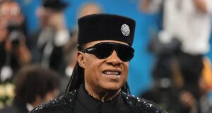 Stevie Wonder pone fin a los rumores sobre su visión con 4 simples palabras Stevie Wonder pone fin a los rumores sobre su visión con 4 simples palabras