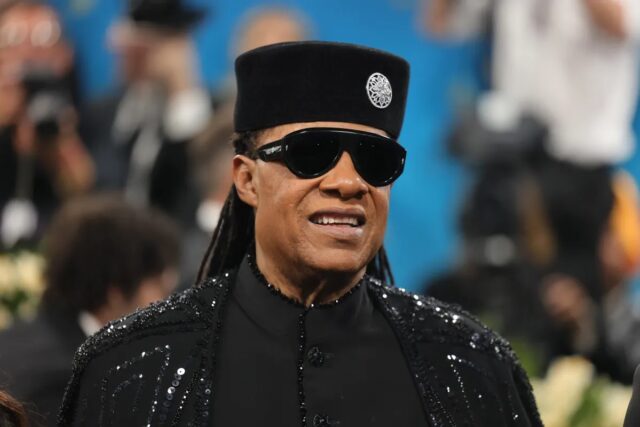 Stevie Wonder pone fin a los rumores sobre su visión con 4 simples palabras
