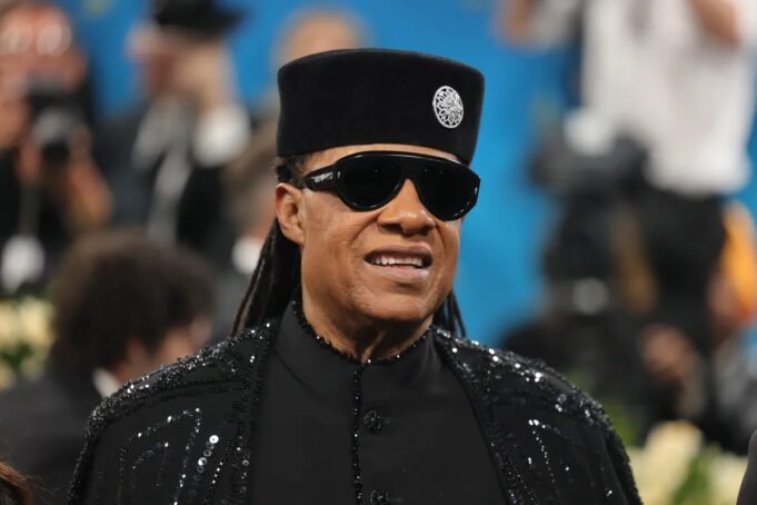 Stevie Wonder pone fin a los rumores sobre su visión con 4 simples palabras Stevie Wonder pone fin a los rumores sobre su visión con 4 simples palabras