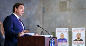 Supremo de EE.UU. bloquea ley de Florida que criminaliza a inmigrantes indocumentados Supremo de EE.UU. bloquea ley de Florida que criminaliza a inmigrantes indocumentados