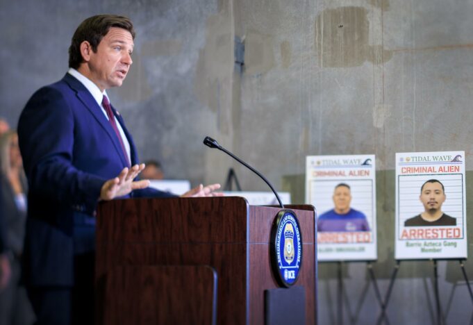 Supremo de EE.UU. bloquea ley de Florida que criminaliza a inmigrantes indocumentados Supremo de EE.UU. bloquea ley de Florida que criminaliza a inmigrantes indocumentados