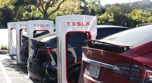 Tesla enfrenta bajas ventas, conflictos Musk-Trump y fin de incentivos gubernamentales clave Tesla enfrenta bajas ventas, conflictos Musk-Trump y fin de incentivos gubernamentales clave