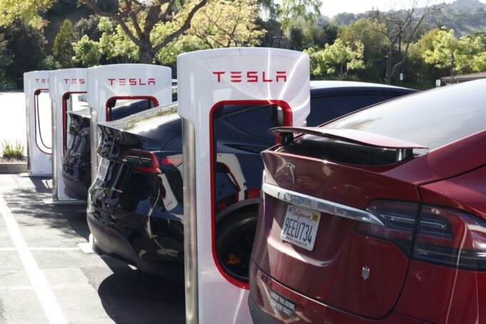 Tesla enfrenta bajas ventas, conflictos Musk-Trump y fin de incentivos gubernamentales clave Tesla enfrenta bajas ventas, conflictos Musk-Trump y fin de incentivos gubernamentales clave
