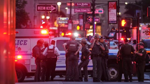 Tiroteo en Nueva York deja cuatro muertos, entre ellos un policía