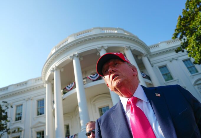 Trump evita comentar sobre prohibición de compra de tierras por ciudadanos chinos Trump evita comentar sobre prohibición de compra de tierras por ciudadanos chinos