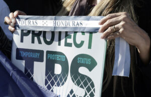 Trump impulsa fin del TPS, causando miedo e incertidumbre sobre el próximo país afectado Trump impulsa fin del TPS, causando miedo e incertidumbre sobre el próximo país afectado