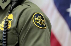 Un muerto y varios agentes heridos en un tiroteo en instalación de patrulla fronteriza de EE. UU. Un muerto y varios agentes heridos en un tiroteo en instalación de patrulla fronteriza de EE. UU.