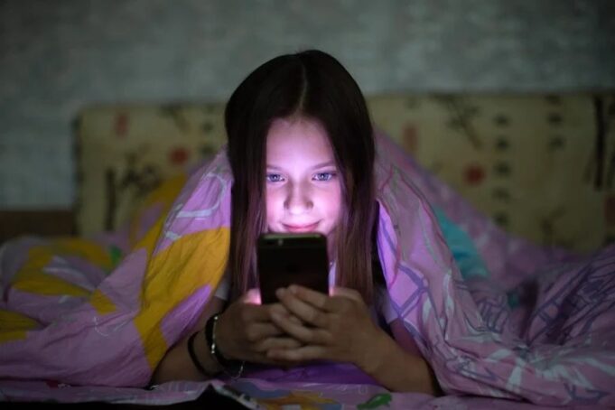 Las sorprendentes formas en que la luz nocturna daña tu cerebro y cuerpo Las sorprendentes formas en que la luz nocturna daña tu cerebro y cuerpo