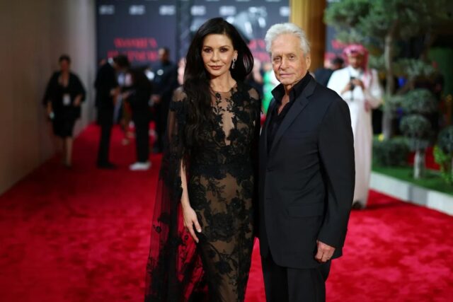 Catherine Zeta-Jones defiende poseer 4 casas con Michael Douglas