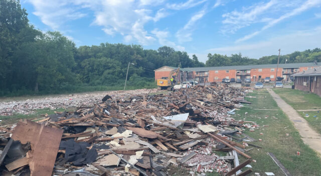 Comienza la demolición de los Apartamentos Norwood Plaza en Birmingham Comienza la demolición de los Apartamentos Norwood Plaza en Birmingham