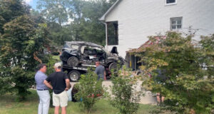 Conductor herido cuando un vehículo choca contra una casa en Brook Highland Conductor herido cuando un vehículo choca contra una casa en Brook Highland