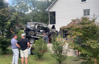 Conductor herido cuando un vehículo choca contra una casa en Brook Highland Conductor herido cuando un vehículo choca contra una casa en Brook Highland