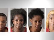 Cuatro detenidos tras presuntamente incitar una pelea entre niños en Birmingham Cuatro detenidos tras presuntamente incitar una pelea entre niños en Birmingham