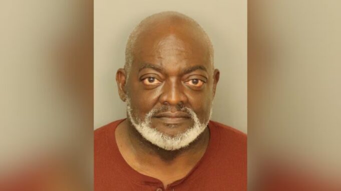 Hombre con lazos policiales es acusado de uso ilegal de base de datos criminal Hombre con lazos policiales es acusado de uso ilegal de base de datos criminal