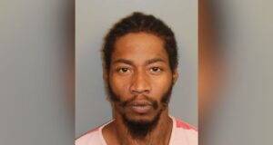 La policía arresta a un hombre de Birmingham tras un incidente de violencia doméstica La policía arresta a un hombre de Birmingham tras un incidente de violencia doméstica