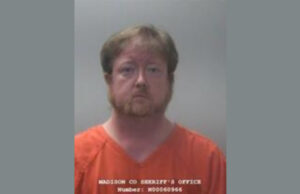 La policía de Huntsville arresta a un hombre por compartir material de abuso sexual infantil La policía de Huntsville arresta a un hombre por compartir material de abuso sexual infantil