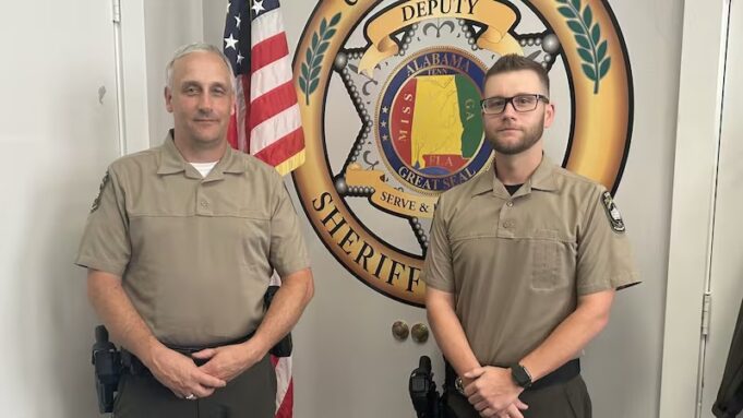 Policías del condado de Colbert ayudan a salvar la vida de un bebé de dos semanas Policías del condado de Colbert ayudan a salvar la vida de un bebé de dos semanas
