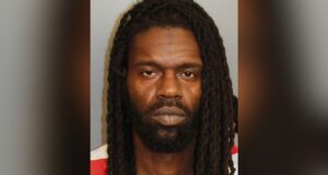 Sospechoso de asesinato, liberado por error, ha vuelto a ser arrestado Sospechoso de asesinato, liberado por error, ha vuelto a ser arrestado