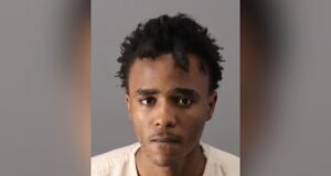 Sospechoso enfrenta cargos de asesinato por la muerte de un estudiante de 16 años Sospechoso enfrenta cargos de asesinato por la muerte de un estudiante de 16 años