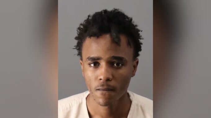 Sospechoso enfrenta cargos de asesinato por la muerte de un estudiante de 16 años Sospechoso enfrenta cargos de asesinato por la muerte de un estudiante de 16 años