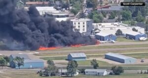 Un avión choca con otro estacionado en Montana causando un incendio Un avión choca con otro estacionado en Montana causando un incendio