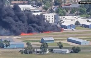 Un avión choca con otro estacionado en Montana causando un incendio Un avión choca con otro estacionado en Montana causando un incendio
